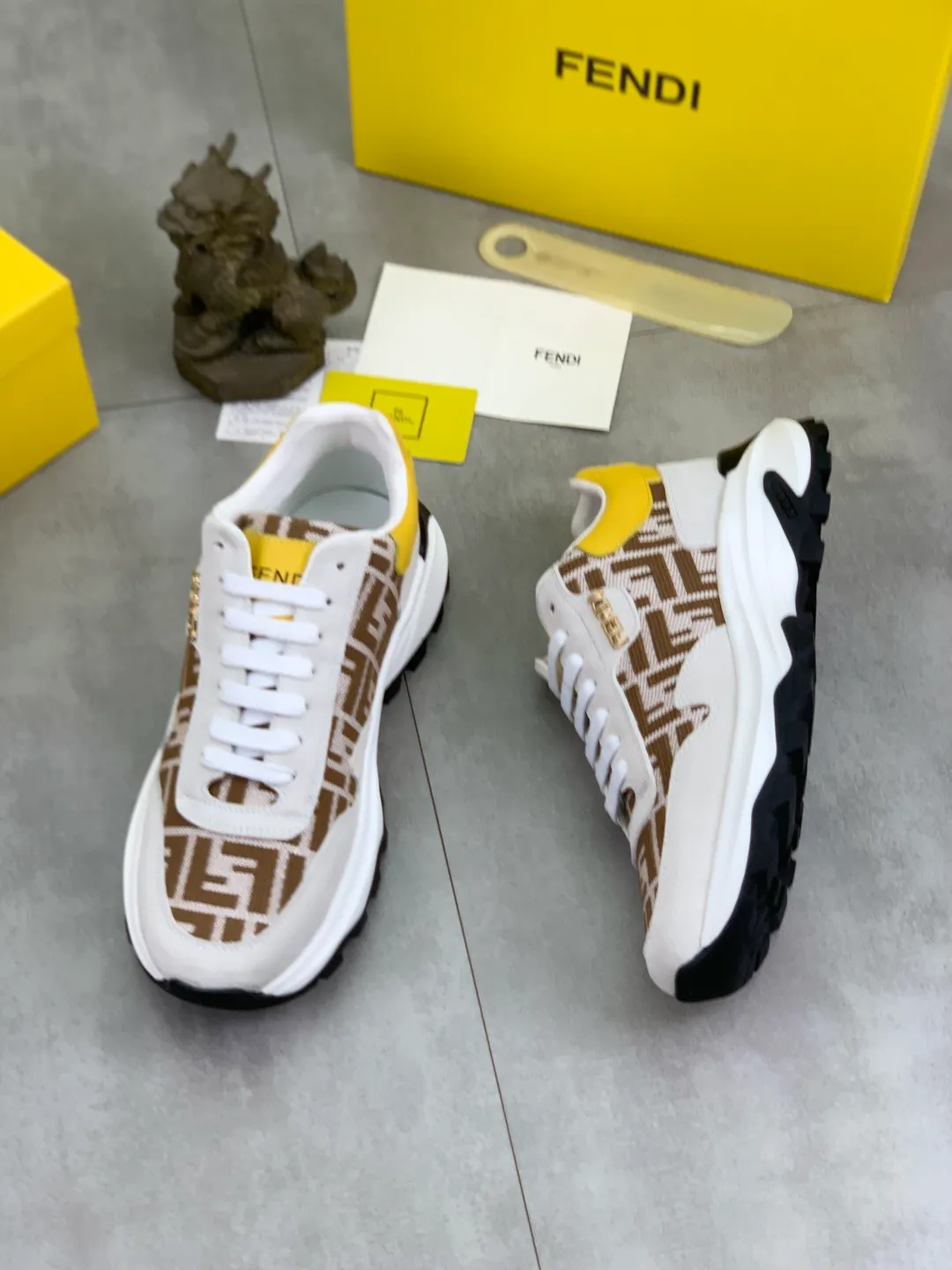 ​Men's shoes 💰P440 💰【New】Little monster 🆘 New FENDI 🕶️🕶️Simple routing effect, showing an elegant and cool driving shoe 🎬Using imported calfskin + first-layer pigskin lining🐂Excellent material🎬Detailed workmanship 🤗Comfortable foot feel➰➰. ​Pair it with any outfit to show your taste and temperament, low-key luxury ♻️Design ​simple and elegant ​noble and fashionable 🍃​Very loved and favored by trendy men 💓❤️Size: 38-44 (45 customized) 3️⃣ colors available